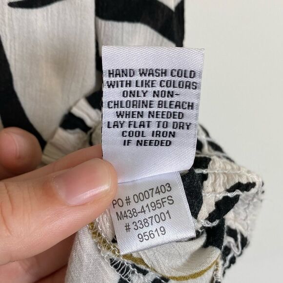 Fever Black and White Leaf Print Tank Top Size Medium - Picture 7 of 9